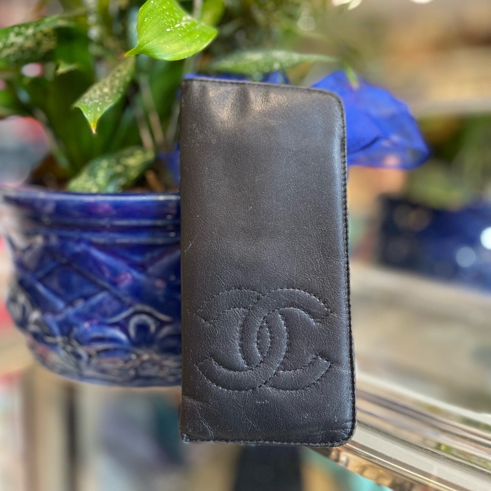Chanel VINTAGE CC EYE GLASS CASE CIRCA 1990'S
